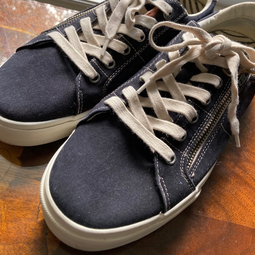 Taos Star Sneaker